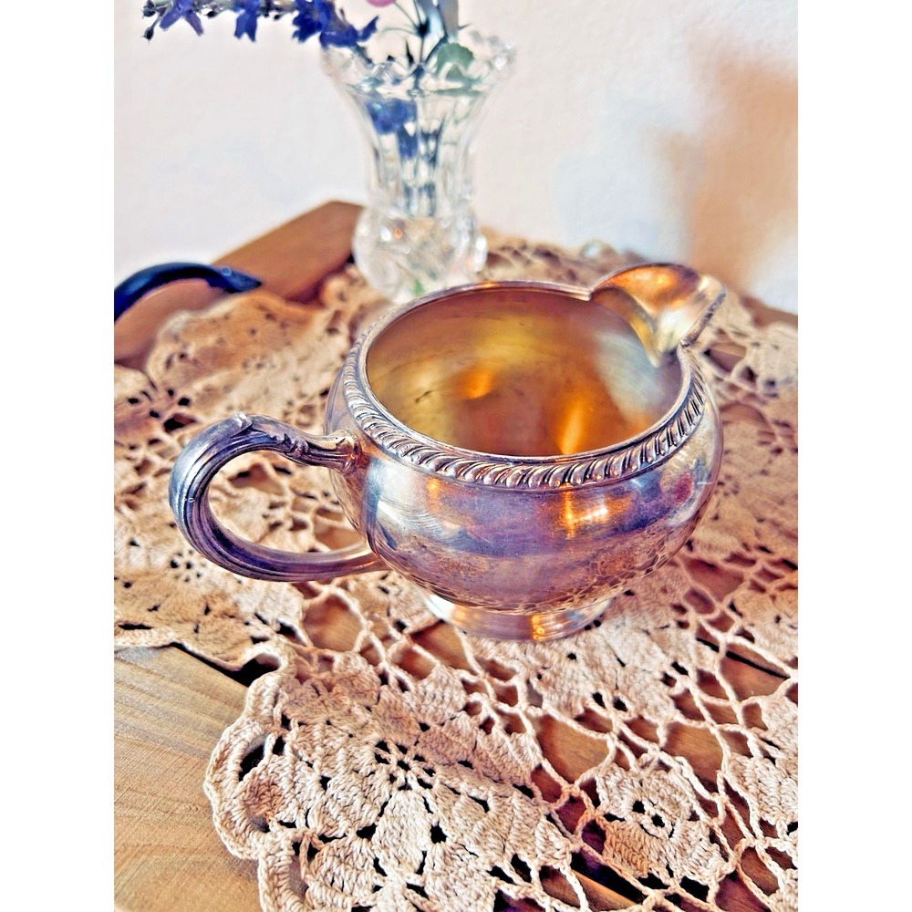 Vintage Oneida Fiesta Creamer Silver Plated Cream Pitcher Mid Century Barware - Picture 3 of 6
